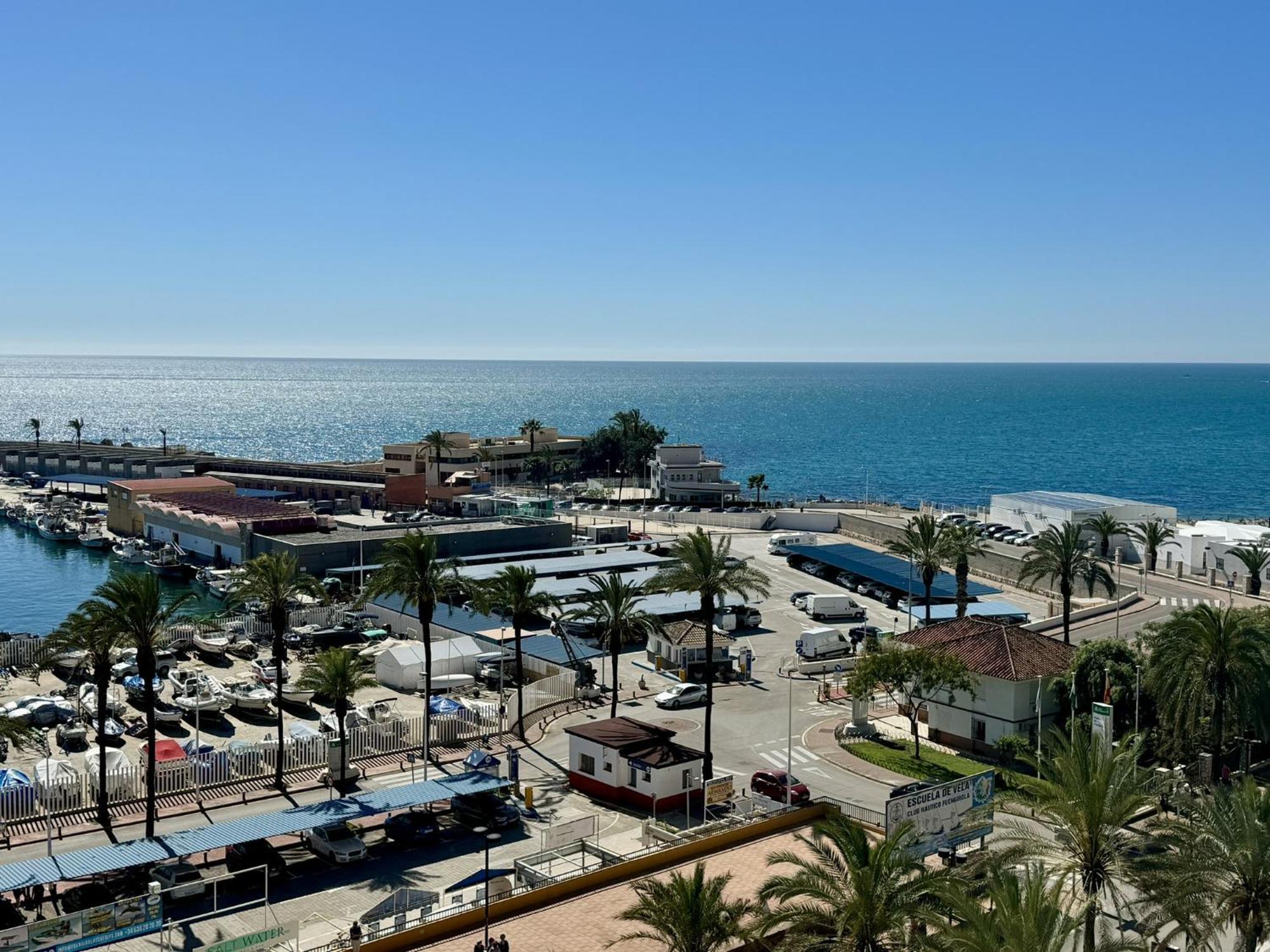 Beachfront Apartment With Terrace And Seaviews Fuengirola Dış mekan fotoğraf